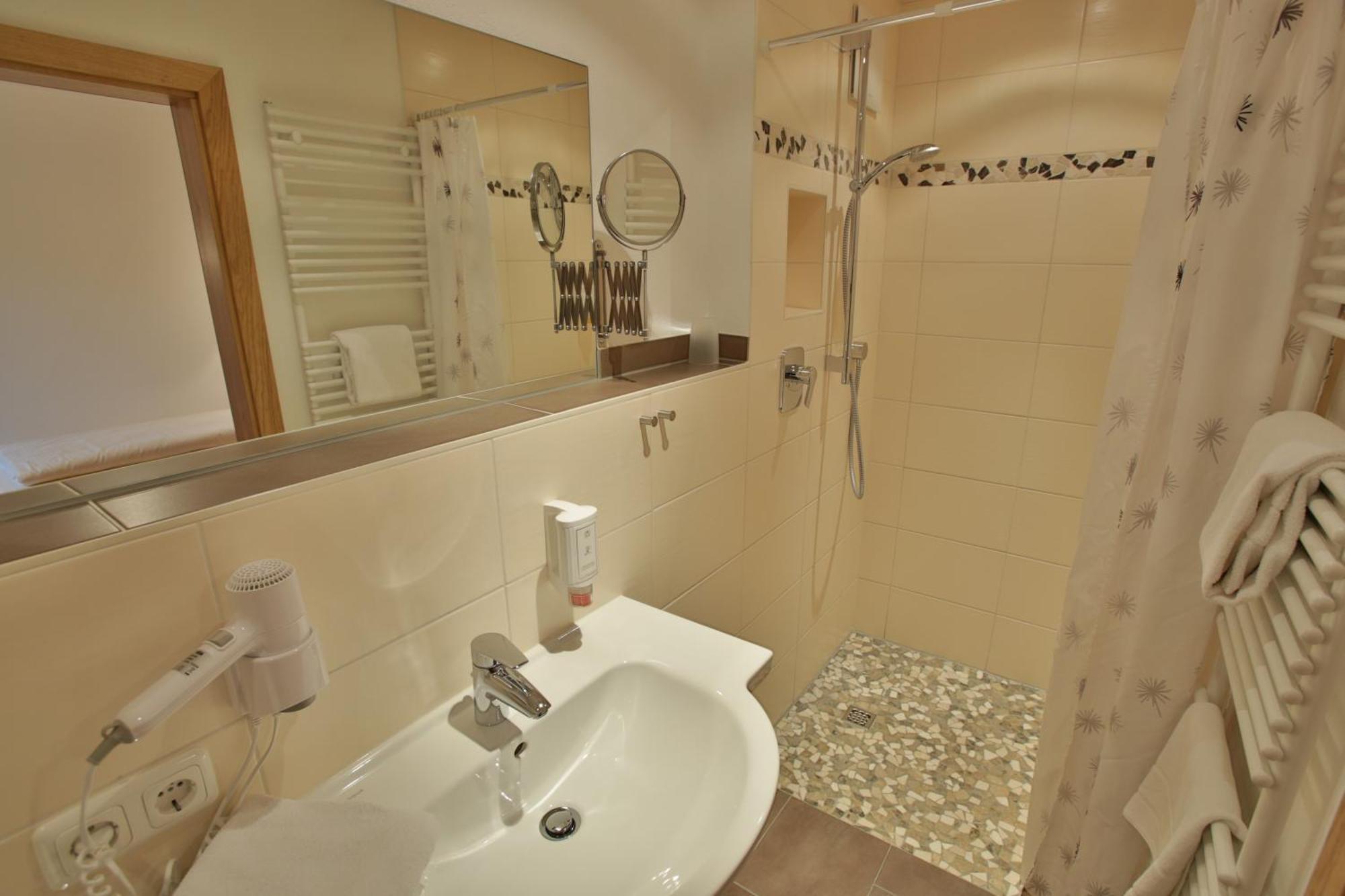 Pension Schweizerhaus Garni Weyarn Δωμάτιο φωτογραφία